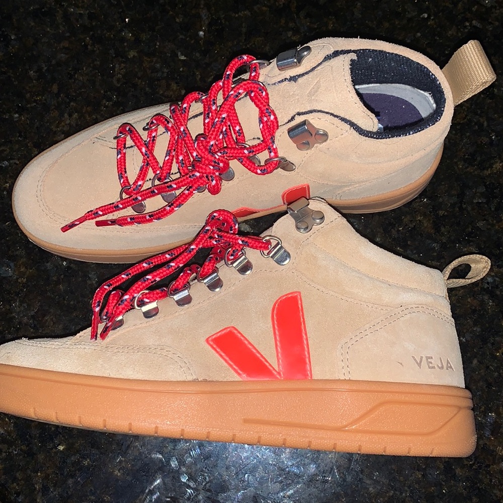 BRAND NEW Veja Sneakers